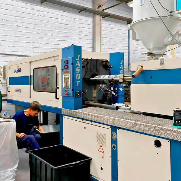 Fábrica Fermaplast — foto 2