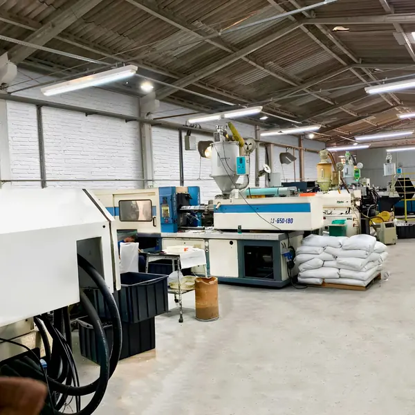 Fábrica Fermaplast — foto 6
